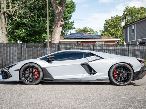 Used 2024 Lamborghini Revuelto AWD/4WD image 12