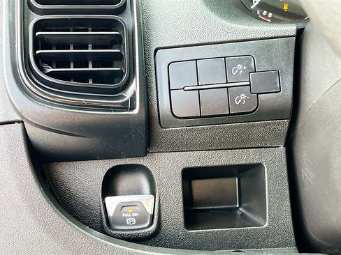 Used 2023 RAM ProMaster 2500 FWD image 10