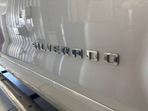 Used 2017 Chevrolet Silverado 1500 LT AWD/4WD image 37
