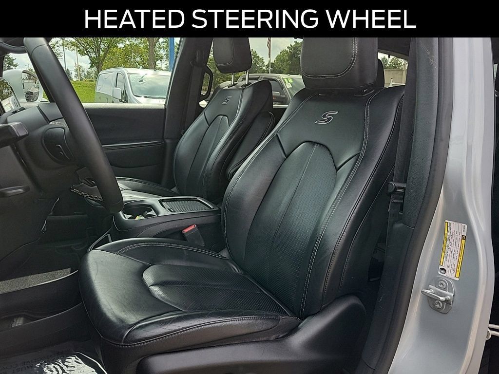 Used 2022 Chrysler Pacifica Touring-L w/ S Appearance Package FWD image 17