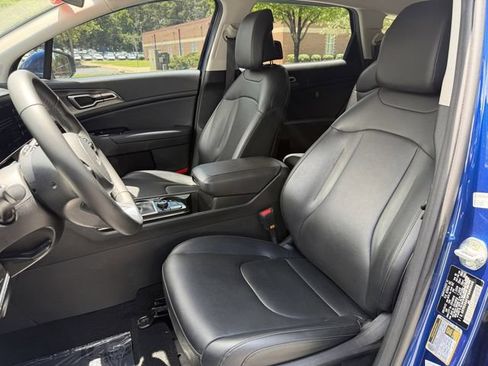 Certified 2023 Kia Sportage EX FWD image 11