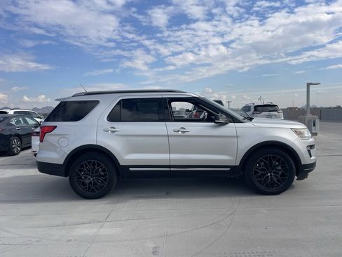 Used 2018 Ford Explorer XLT w/ Equipment Group 202A image 3