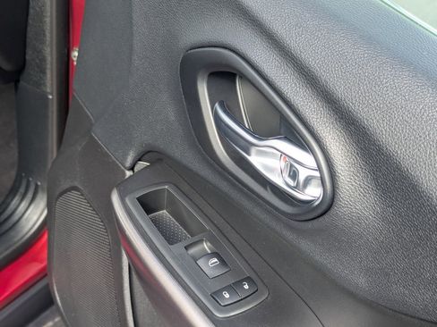 Used 2019 Jeep Cherokee Latitude w/ Popular Appearance Group image 33