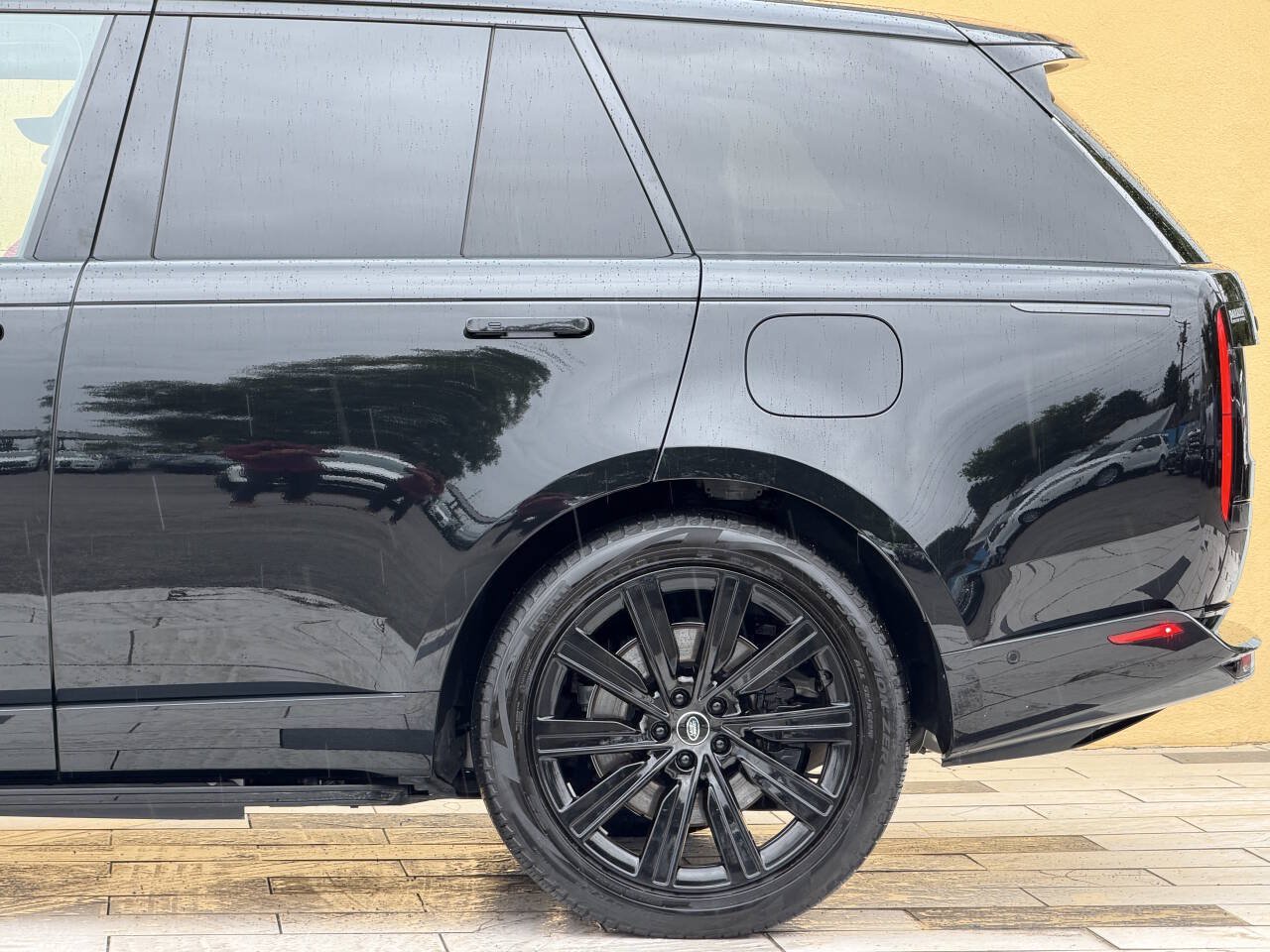 Used 2025 Land Rover Range Rover SE AWD/4WD image 14