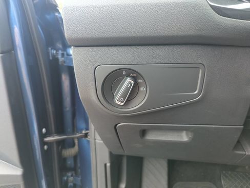 Used 2018 Volkswagen Tiguan SE w/ Panoramic Sunroof Package FWD image 20