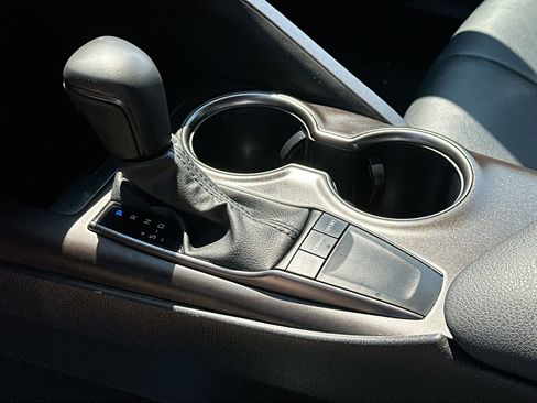 Used 2024 Toyota Camry SE image 19