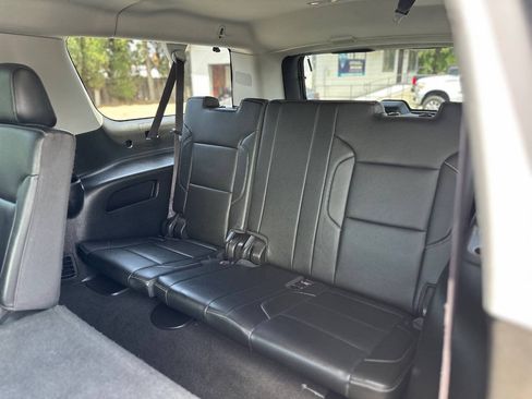 Used 2017 Chevrolet Suburban LT RWD image 24