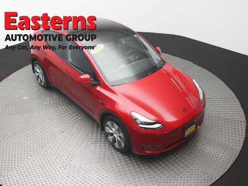 Used 2022 Tesla Model Y Long Range image 3
