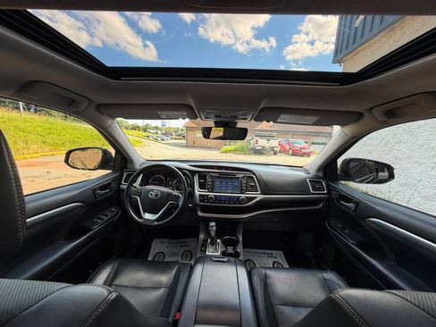 Used 2018 Toyota Highlander Limited FWD image 17