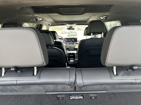 Certified 2025 BMW X7 xDrive40i w/ M Sport Package image 35