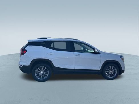 Used 2024 GMC Terrain SLT image 9