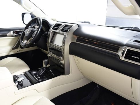 Used 2021 Lexus GX 460 Premium w/ Premium Package image 19