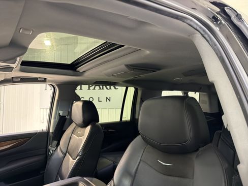 Used 2019 Cadillac Escalade ESV Premium Luxury image 10