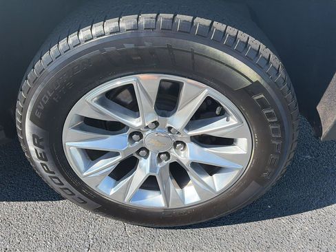 Used 2022 Chevrolet Suburban Premier AWD/4WD image 39