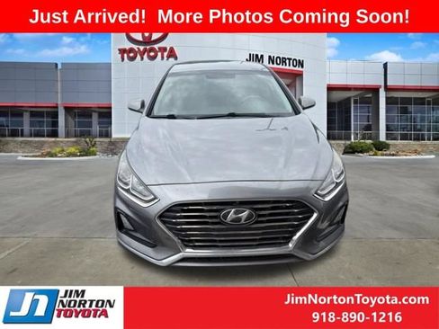 Used 2018 Hyundai Sonata SE w/ Cargo Package FWD image 2