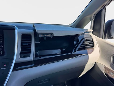 Used 2018 Toyota Sienna XLE w/ Protection Package image 40
