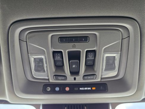 Used 2022 Chevrolet Silverado 1500 LTZ w/ LTZ Premium Package AWD/4WD image 27