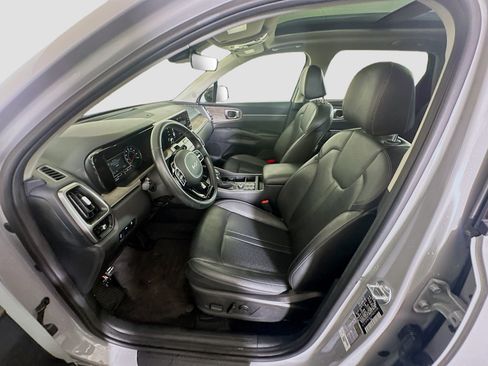 Used 2023 Kia Sorento S w/ Panoramic Sunroof Package AWD/4WD image 13