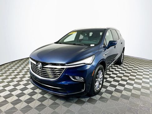 Used 2023 Buick Enclave Essence image 4