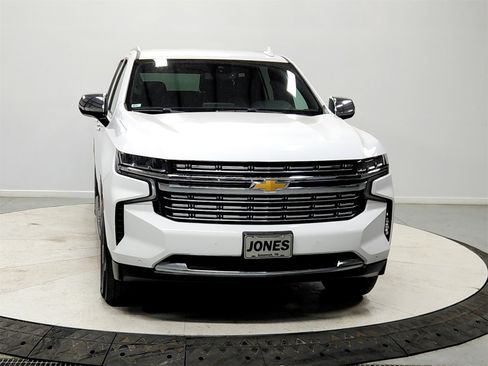 Used 2023 Chevrolet Suburban Premier image 2