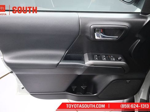 Used 2022 Toyota Tacoma TRD Sport w/ TRD Premium Sport Package AWD/4WD image 23