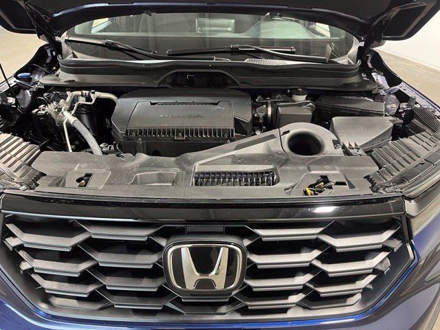 Used 2025 Honda Pilot Sport image 9