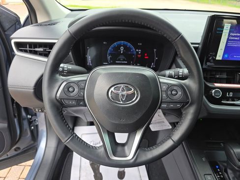 Used 2026 Toyota Corolla Cross LE FWD image 28