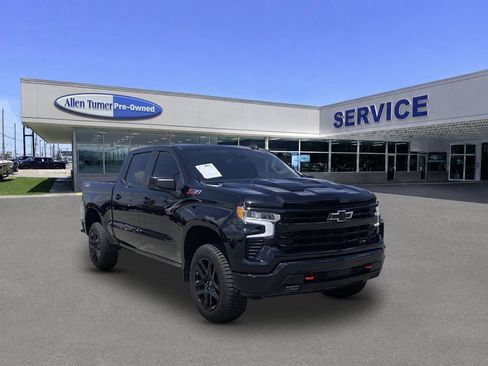Used 2024 Chevrolet Silverado 1500 LT Trail Boss w/ Convenience Package II AWD/4WD image 2