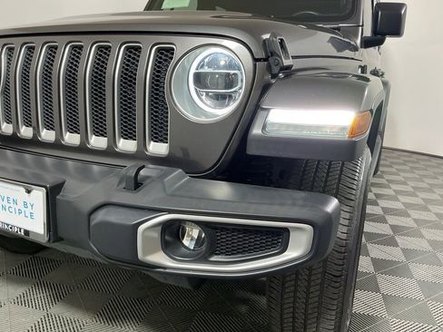 Used 2018 Jeep Wrangler Unlimited Sahara image 8