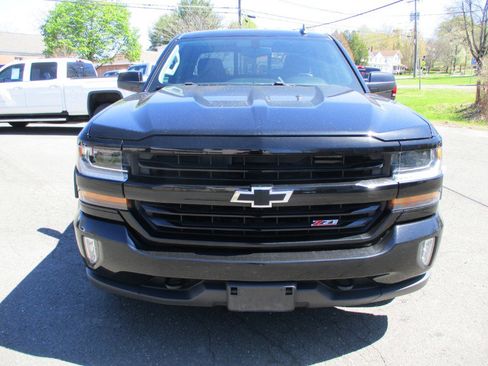 Used 2018 Chevrolet Silverado 1500 LT w/ Midnight Edition AWD/4WD image 9
