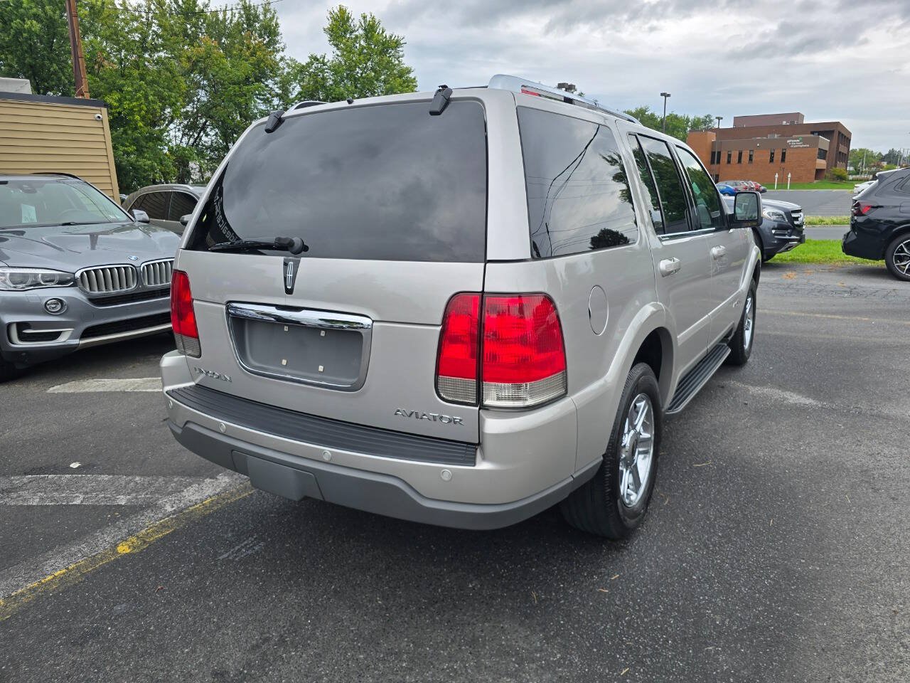 Used 2005 Lincoln Aviator AWD image 3