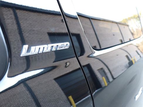 Used 2014 Toyota Sequoia Limited image 24