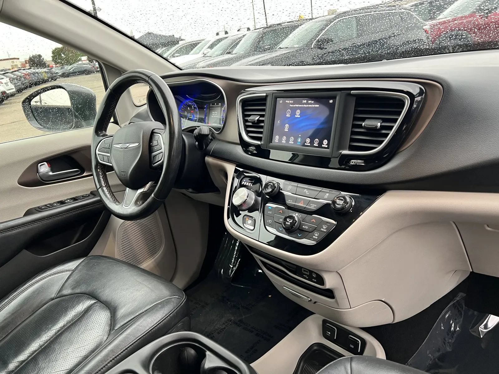 Used 2019 Chrysler Pacifica Touring-L FWD image 22