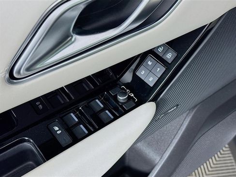 Certified 2023 Land Rover Range Rover Velar R-Dynamic S image 20