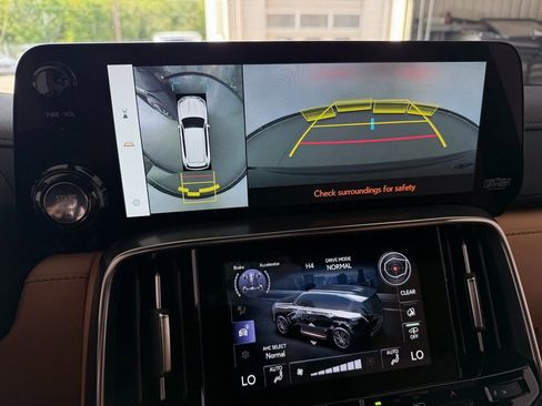 Used 2026 Lexus LX 600 4WD w/ Accessory Package (2T) image 16