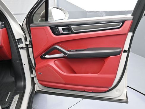 Certified 2022 Porsche Cayenne Turbo image 29