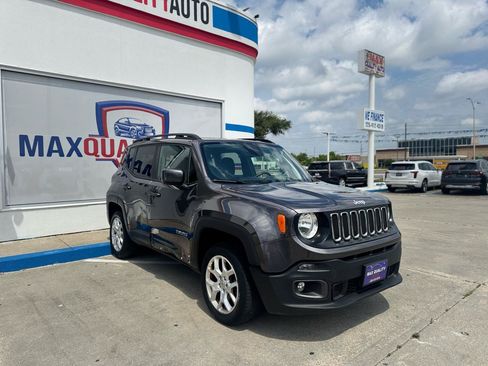Used 2018 Jeep Renegade Latitude AWD/4WD image 15