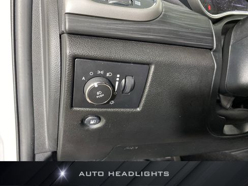 Used 2021 Jeep Grand Cherokee Laredo X AWD/4WD image 26
