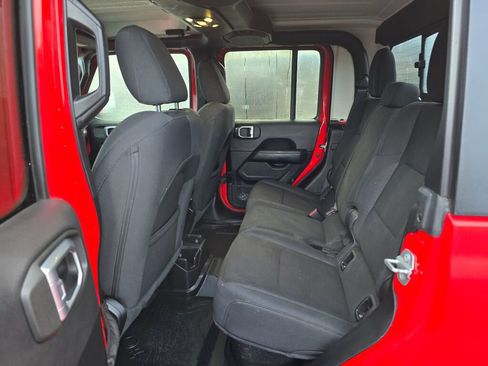 Used 2020 Jeep Gladiator Overland image 18