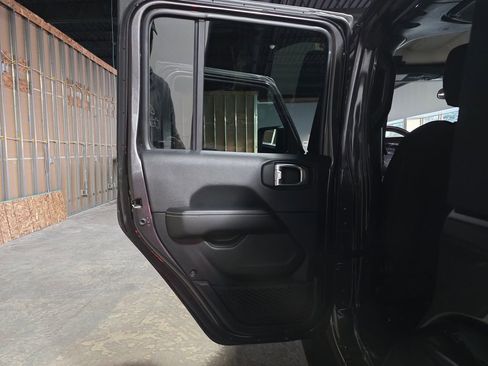 Used 2021 Jeep Wrangler Unlimited Sahara image 17