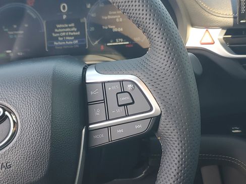 New 2026 Toyota Sienna XLE Woodland Edition image 15