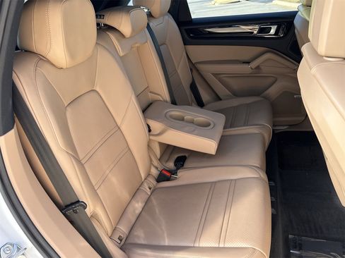 Used 2020 Porsche Cayenne image 19