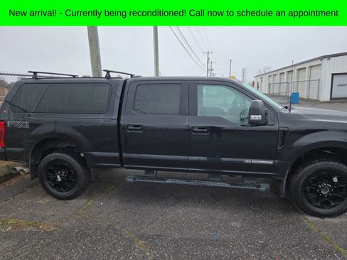 Used 2022 Ford F250 Lariat w/ Black Appearance Package image 5