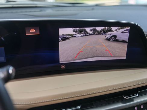 Certified 2024 Cadillac XT4 Luxury w/ Cold Weather Package FWD image 17