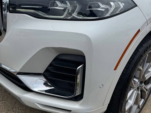 Used 2022 BMW X7 xDrive40i w/ Premium Package AWD/4WD image 11