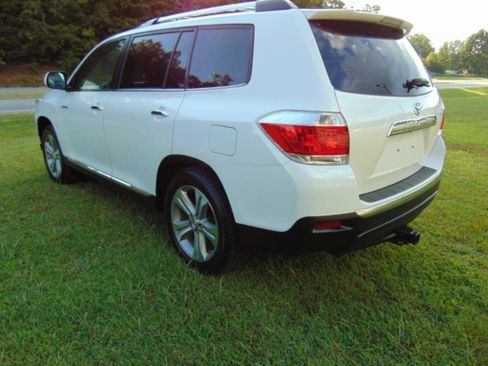 Used 2012 Toyota Highlander Limited w/ Tow Pkg FWD image 4