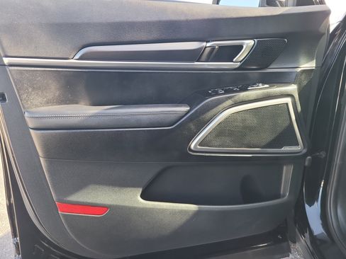Used 2023 Kia Telluride LX FWD image 16