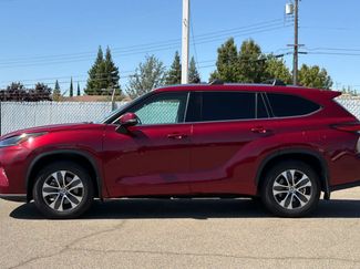 Used 2021 Toyota Highlander XLE AWD/4WD video 2
