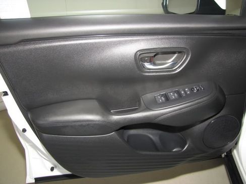 Certified 2024 Honda HR-V LX image 9