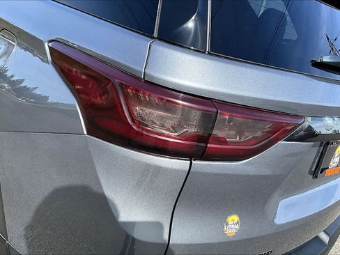 Used 2020 Chevrolet Traverse LS w/ LPO, Blackout Package AWD/4WD image 32